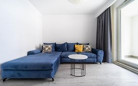 Kolska Grey Apartment